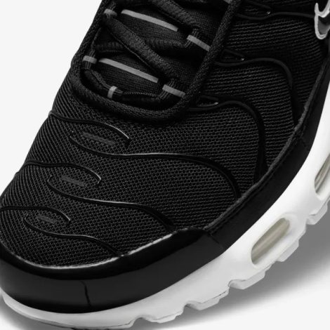 Кросівки жіночі Nike AIR MAX PLUS чорно-білі DM2362-001