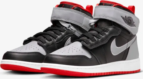 Кроссовки подростковые Nike AIR JORDAN 1 HI FLYEASE (GS) серо-черно-красные DC7986-010