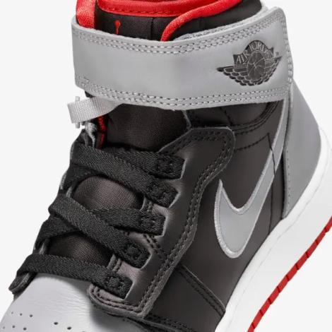 Кроссовки подростковые Nike AIR JORDAN 1 HI FLYEASE (GS) серо-черно-красные DC7986-010