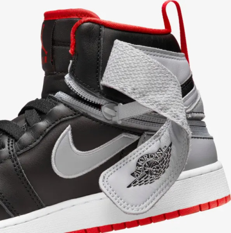 Кроссовки подростковые Nike AIR JORDAN 1 HI FLYEASE (GS) серо-черно-красные DC7986-010