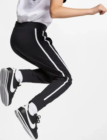 Спортивні штани підліткові Nike SPORTSWEAR чорно-білі AQ8840-010