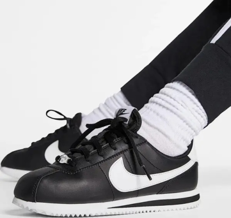 Спортивні штани підліткові Nike SPORTSWEAR чорно-білі AQ8840-010