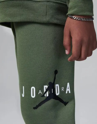 Спортивный костюм детский Nike JORDAN зеленый 85C505-EF9