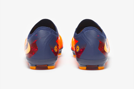 Дитячі футбольні бутси Nike Phantom 6 Pro Low x Haaland MG Junior HQ2047-800