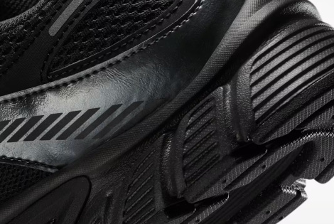 Кросівки Nike V5 RNR HJ5228-001