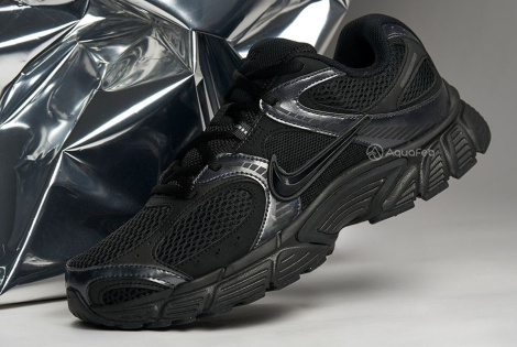 Кросівки Nike V5 RNR HJ5228-001
