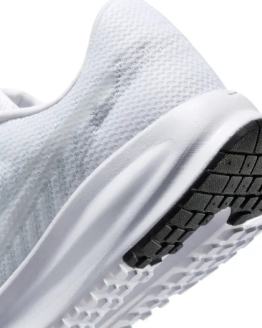 Кроссовки беговые Nike RUN DEFY белые HM9594-100