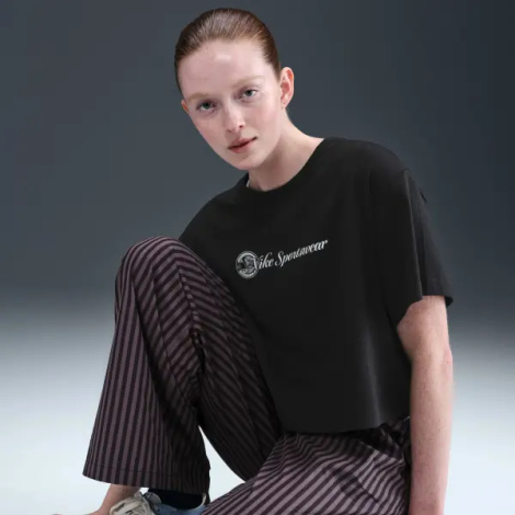 Футболка женская Nike SPORTSWEAR CLUB LOOSE CROPPED черная HV4947-010