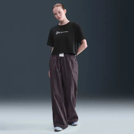 Футболка женская Nike SPORTSWEAR CLUB LOOSE CROPPED черная HV4947-010