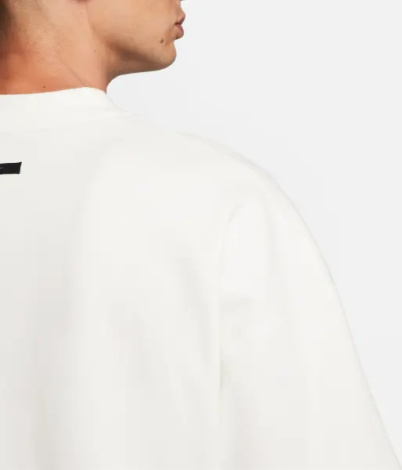 Футболка Nike SPORTSWEAR TECH FLEECE RE-IMAGINED OVERSIZED молочная FB8165-133